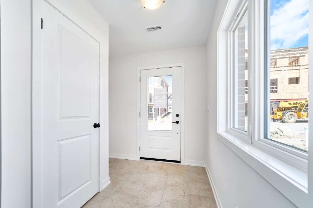Move-In Ready 3-Bedroom End Unit in Newcastle