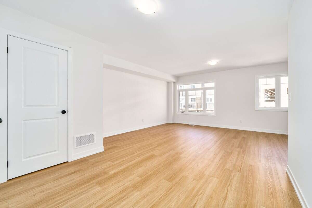 Move-In Ready 3-Bedroom End Unit in Newcastle