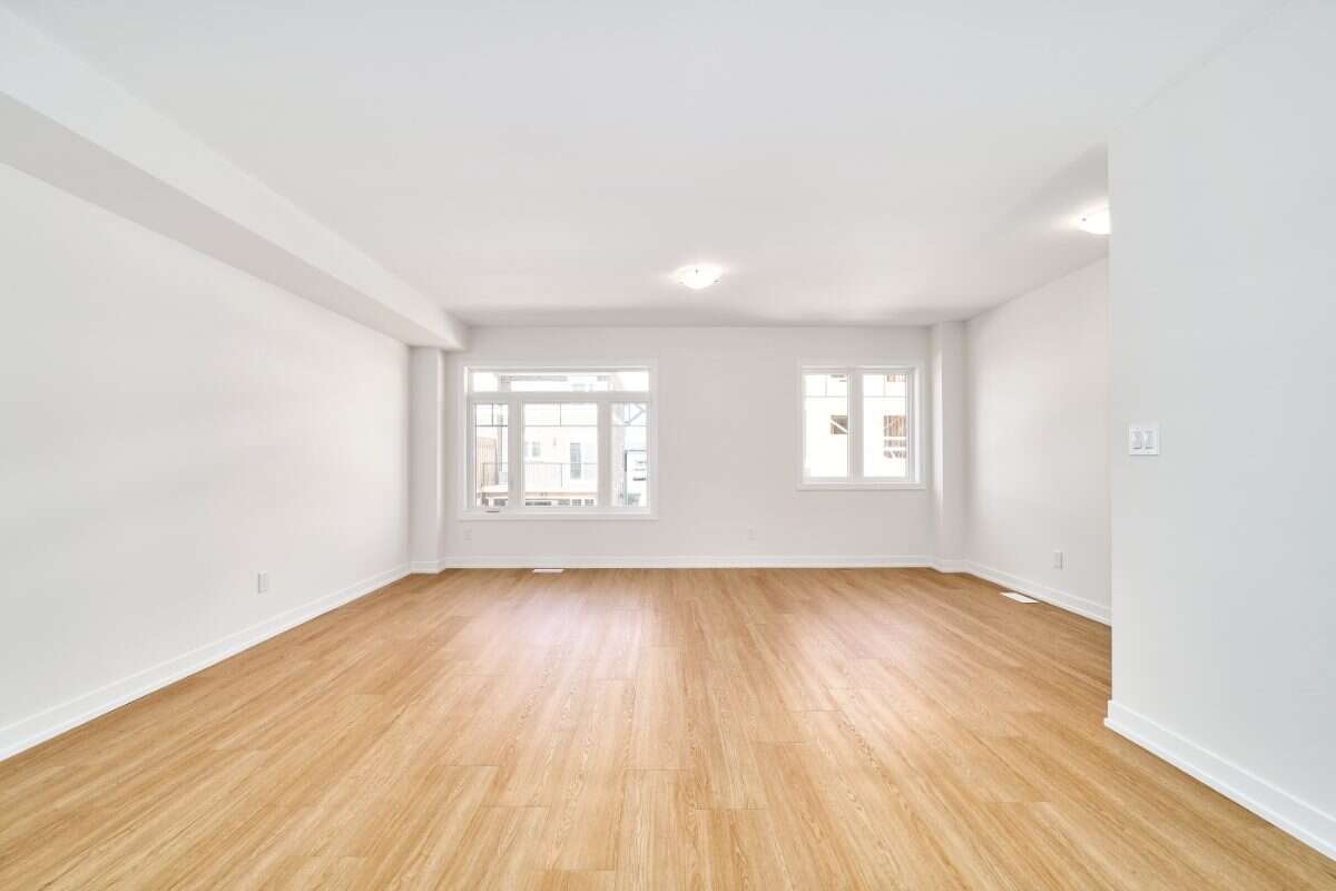 Move-In Ready 3-Bedroom End Unit in Newcastle