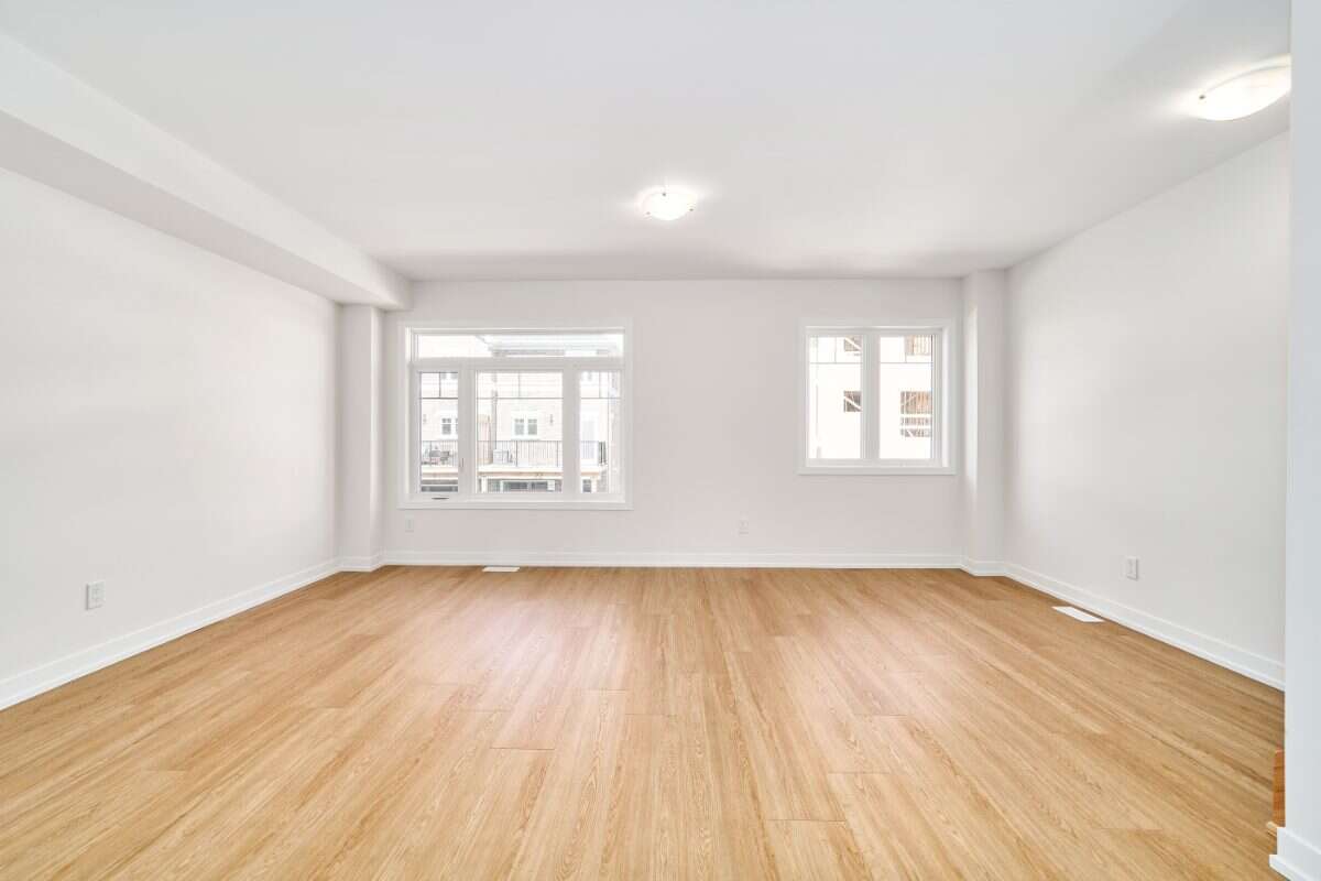 Move-In Ready 3-Bedroom End Unit in Newcastle