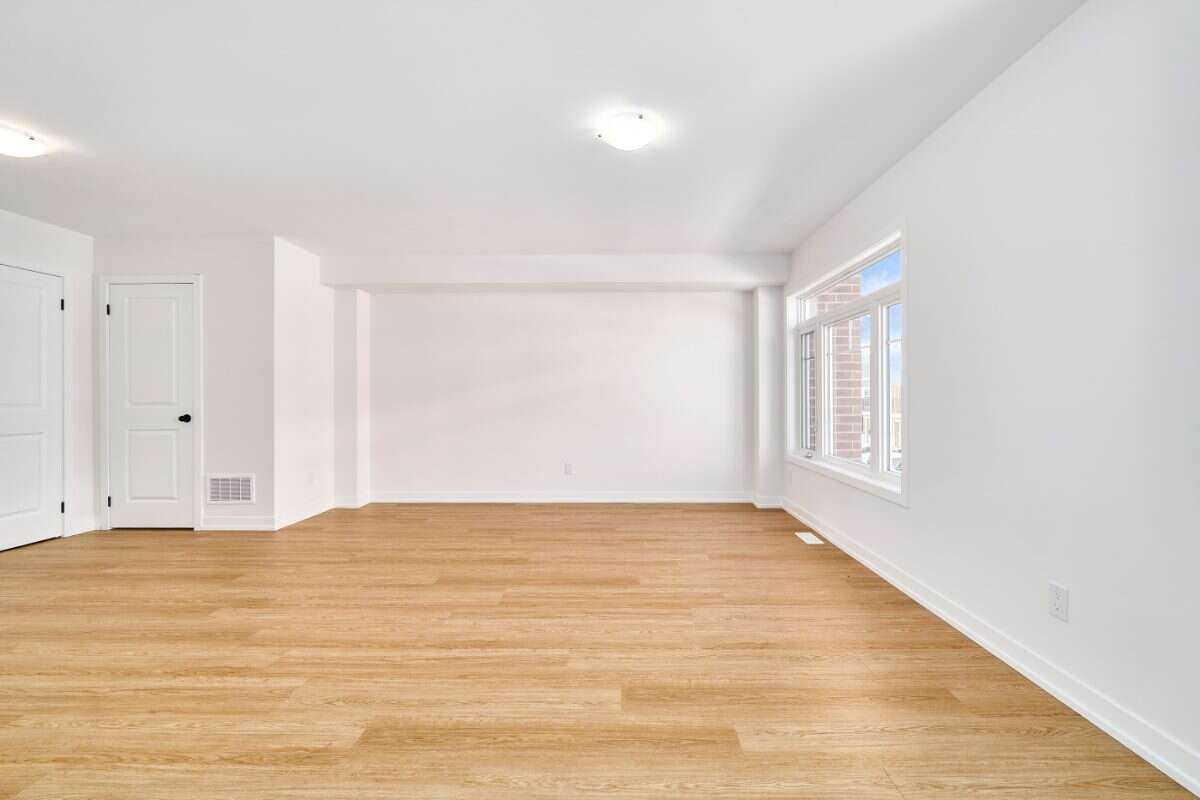 Move-In Ready 3-Bedroom End Unit in Newcastle