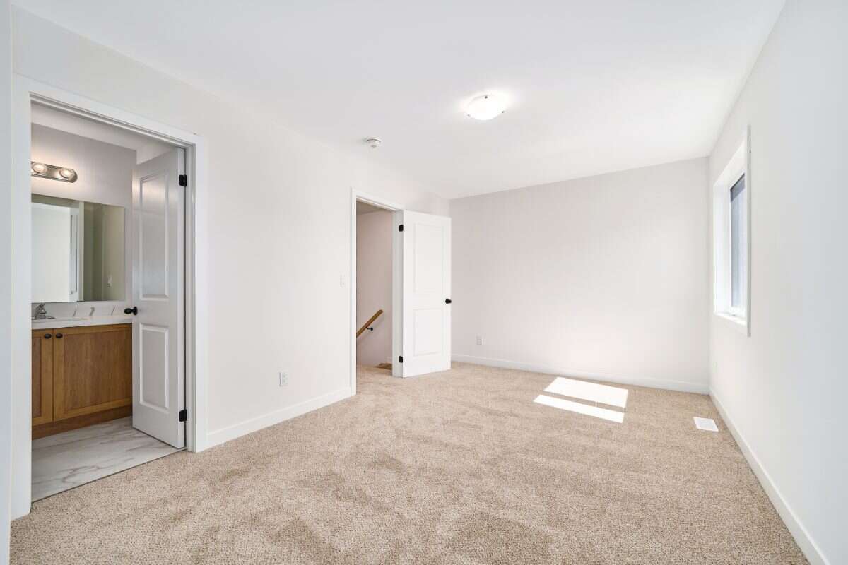 Move-In Ready 3-Bedroom End Unit in Newcastle