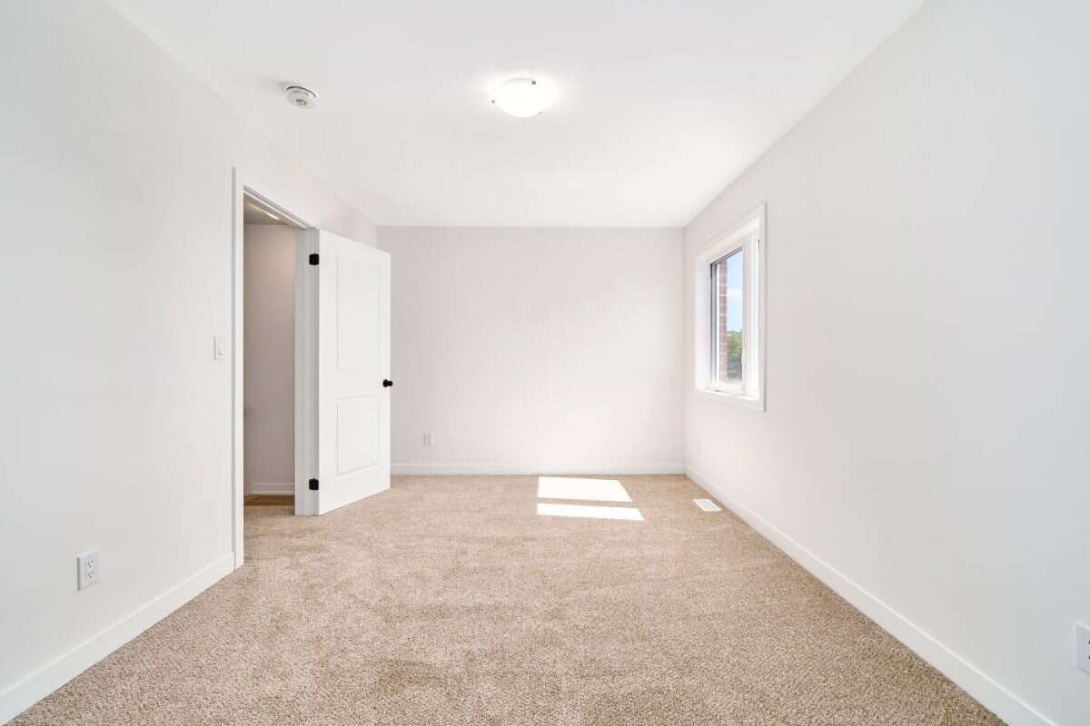 Move-In Ready 3-Bedroom End Unit in Newcastle
