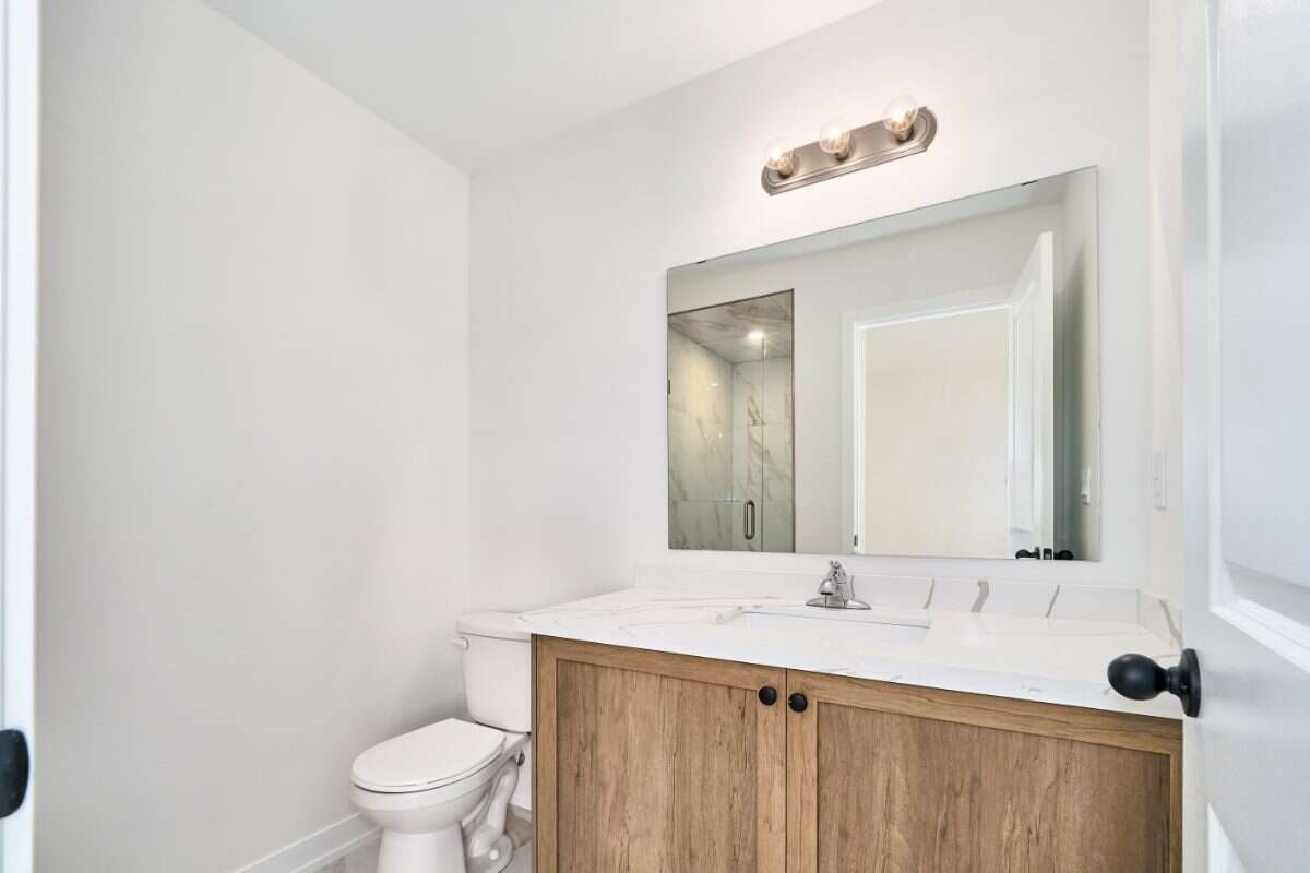 Move-In Ready 3-Bedroom End Unit in Newcastle