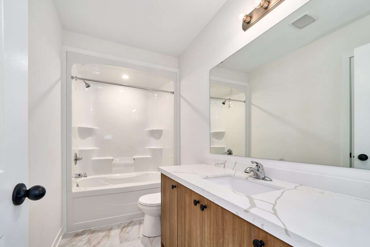 Move-In Ready 3-Bedroom End Unit in Newcastle