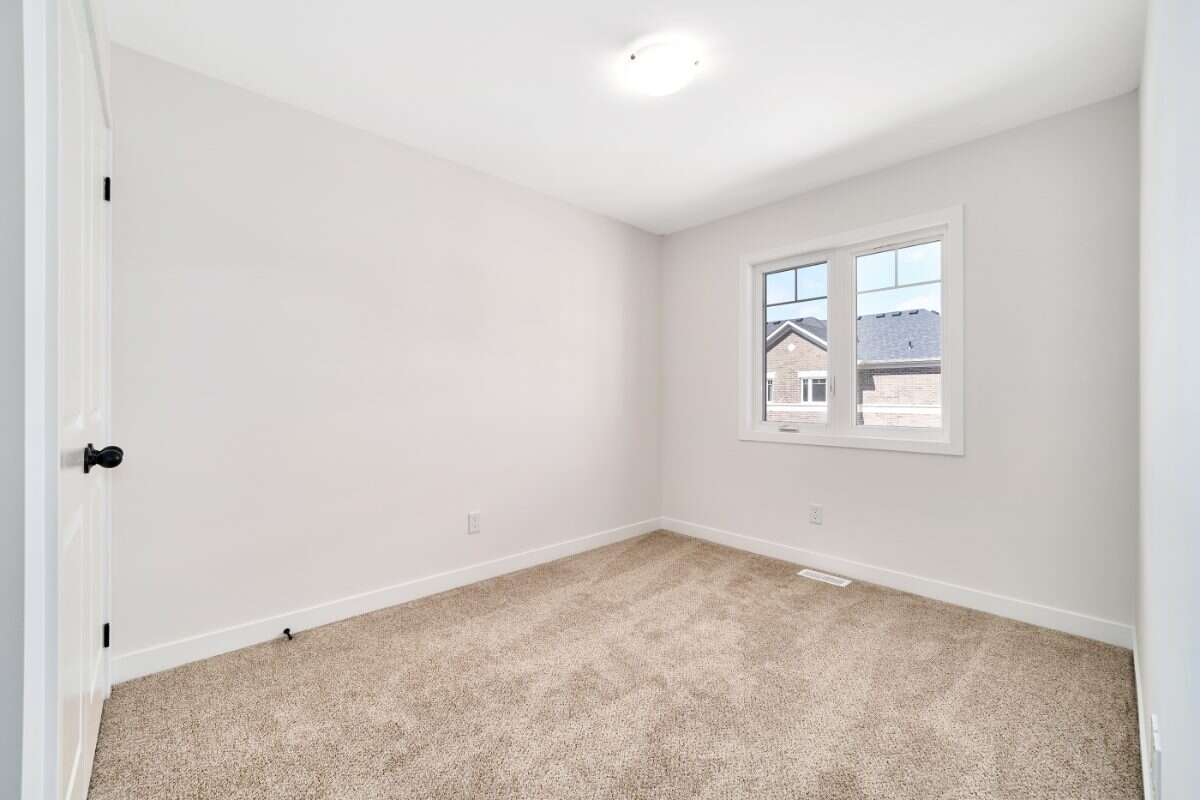 Move-In Ready 3-Bedroom End Unit in Newcastle