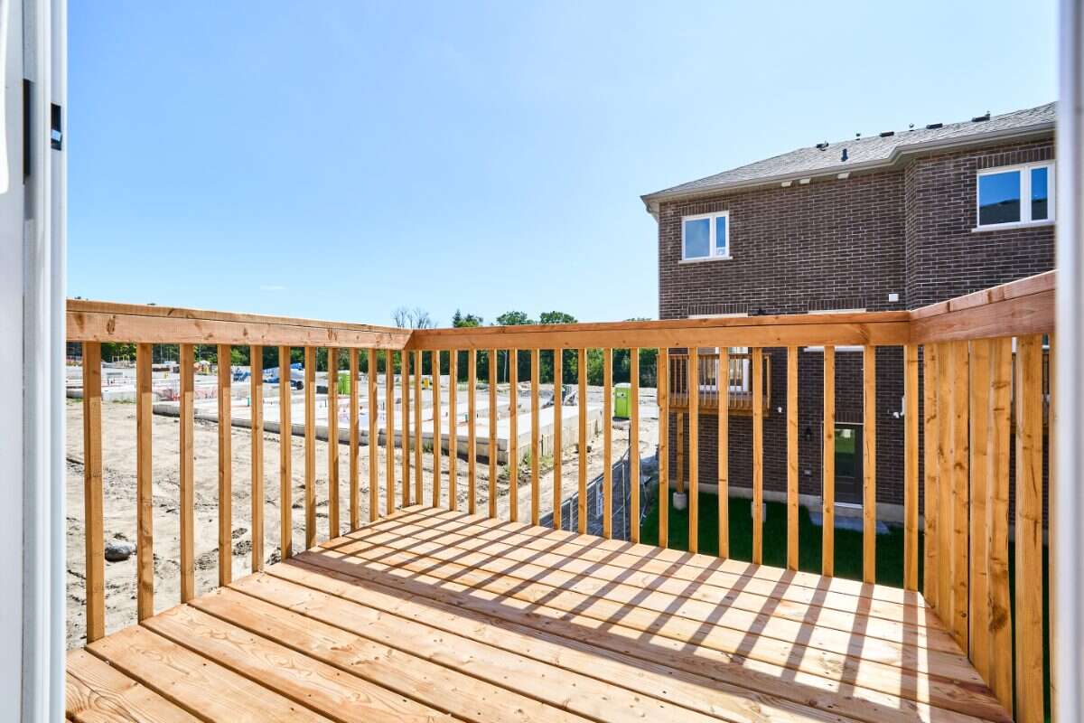 Move-In Ready 3-Bedroom End Unit in Newcastle
