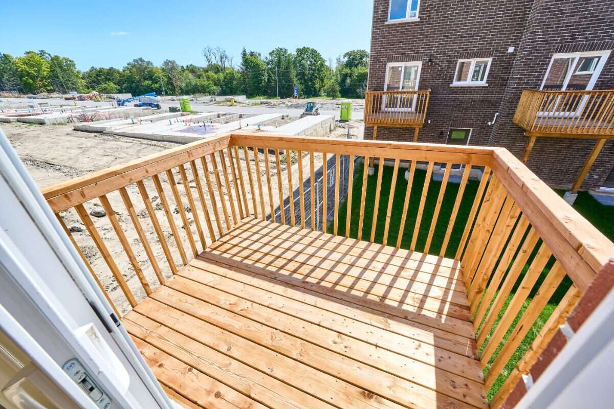Move-In Ready 3-Bedroom End Unit in Newcastle