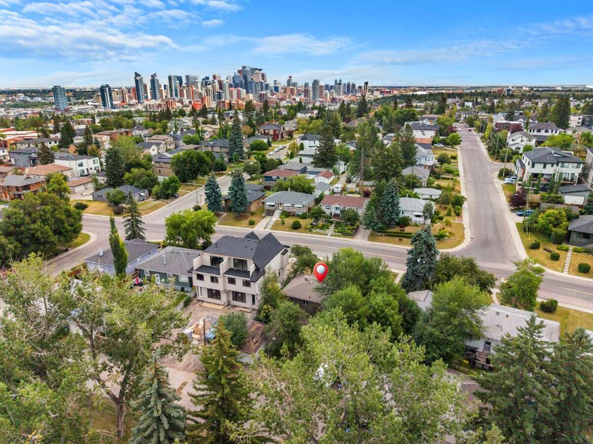 Inner city home & lot on Park suited for building!