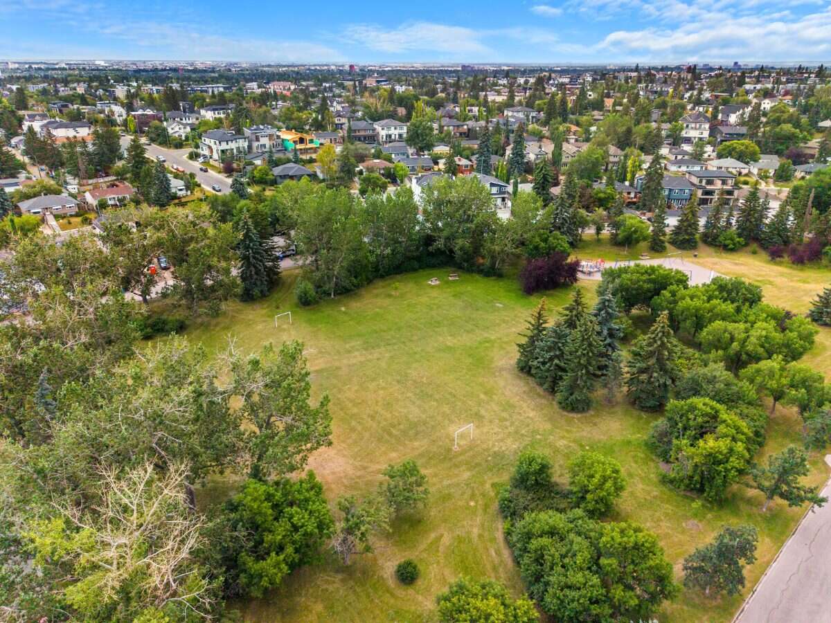 Inner city home & lot on Park suited for building!