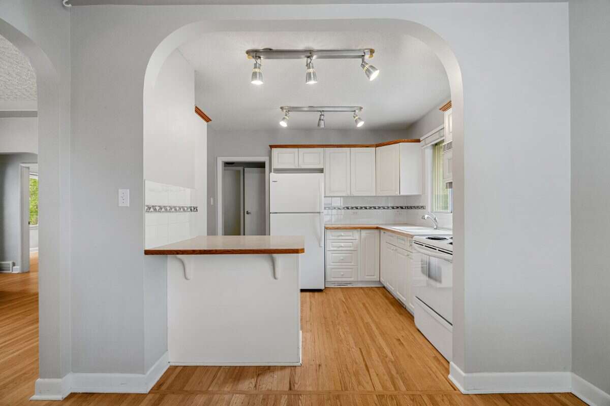 Inner city home & lot on Park suited for building!