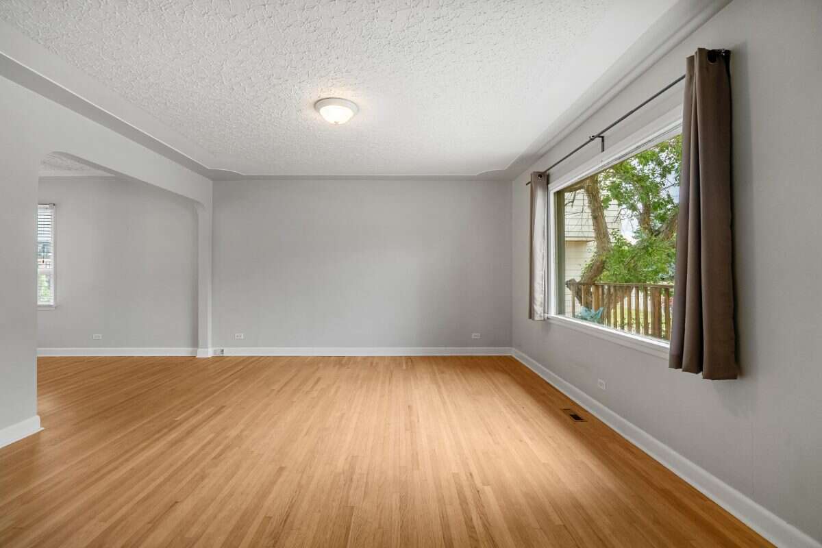 Inner city home & lot on Park suited for building!