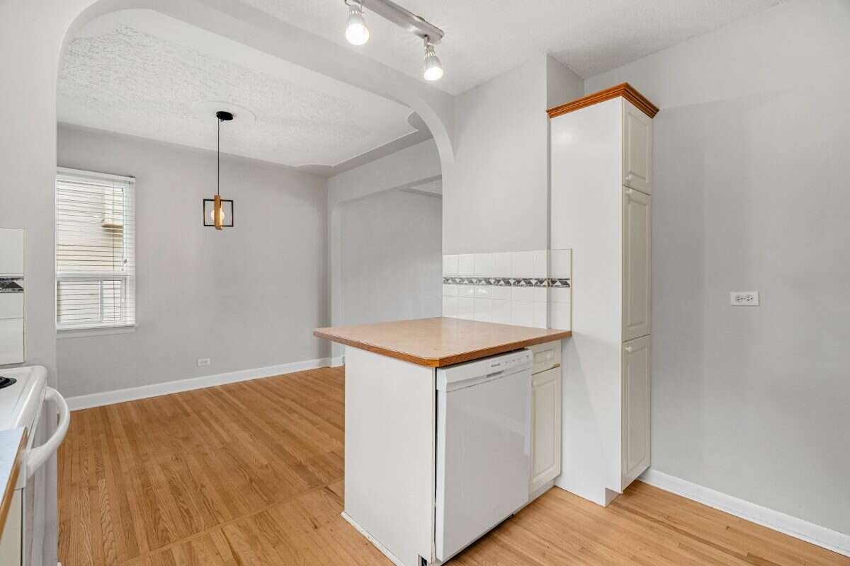 Inner city home & lot on Park suited for building!