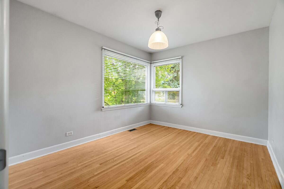 Inner city home & lot on Park suited for building!