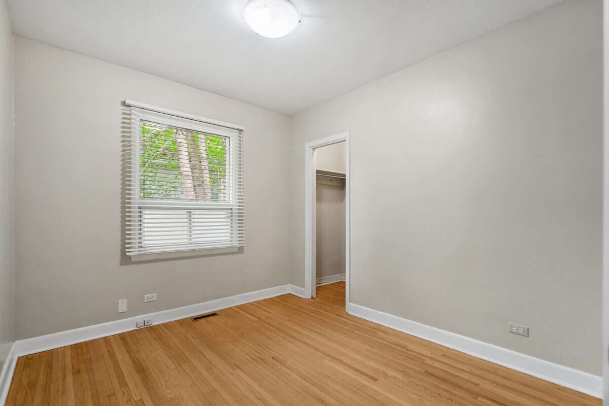 Inner city home & lot on Park suited for building!