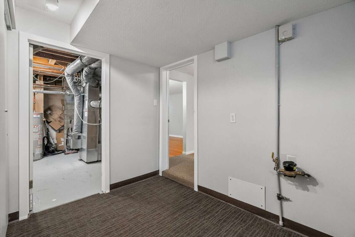 Inner city home & lot on Park suited for building!