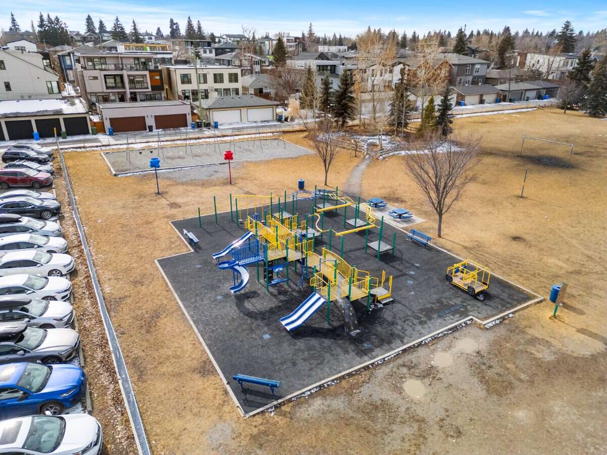 Inner city home & lot on Park suited for building!