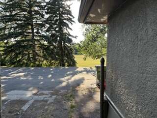 Inner city home & lot on Park suited for building!