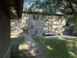 Inner city home & lot on Park suited for building!