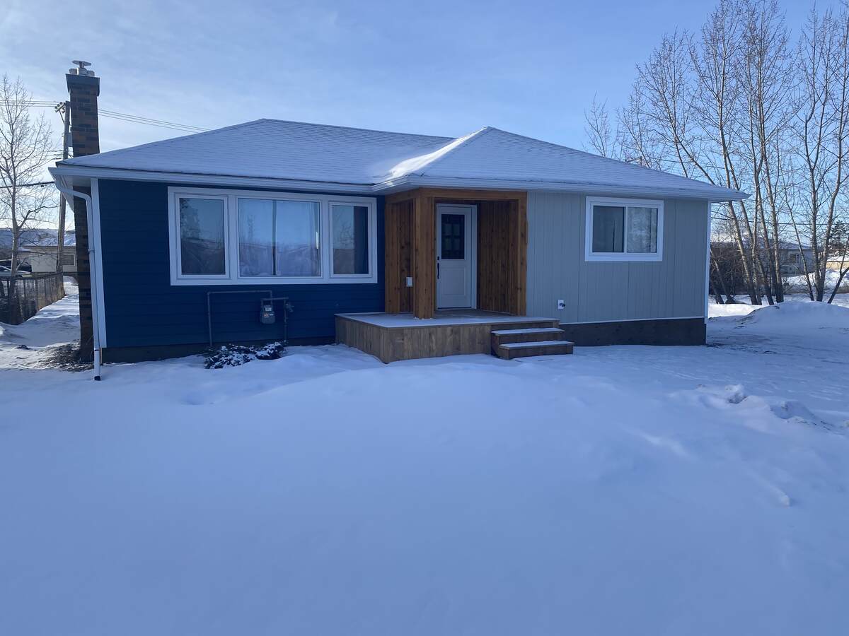 House For Sale in Dawson Creek, BC - 2+2 bed, 2 bath
