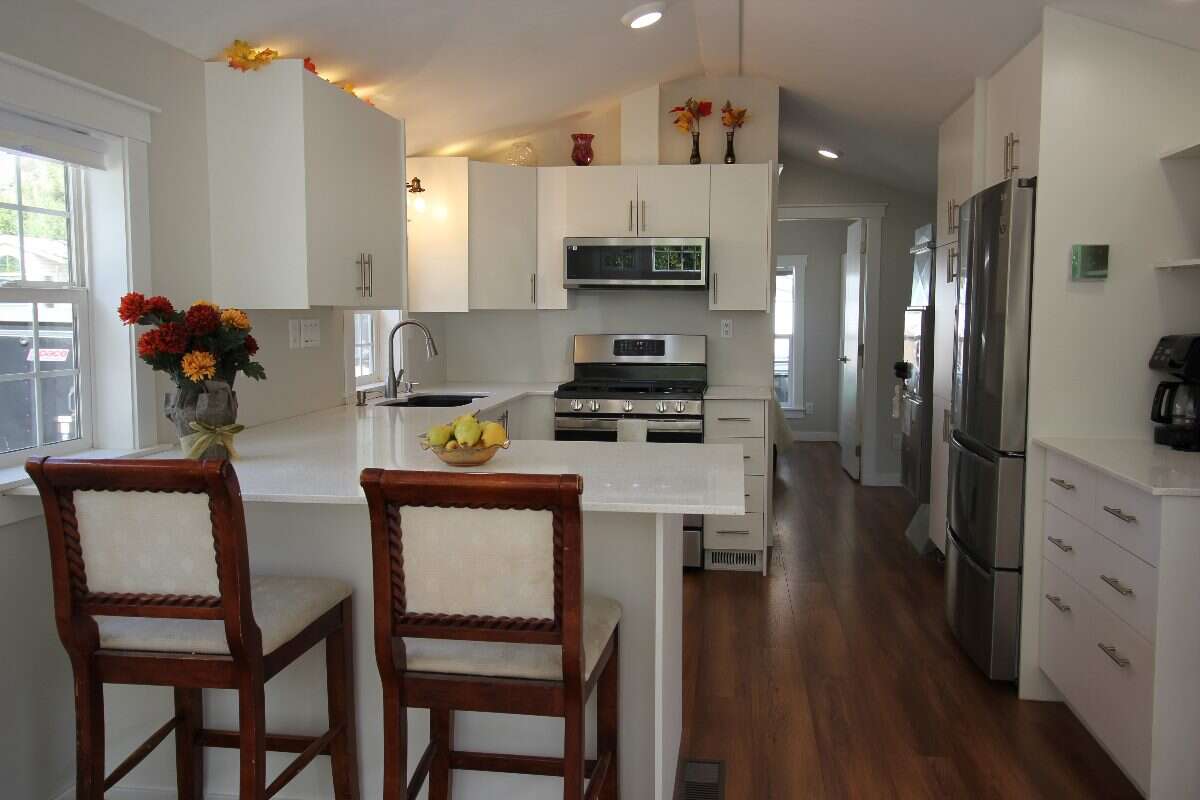 Bright Open 1 Bed Park Model - Sunkatchers RV Park
