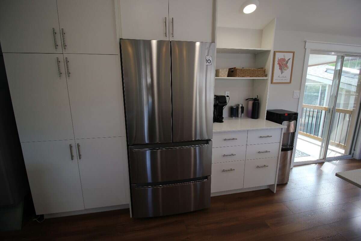 Bright Open 1 Bed Park Model - Sunkatchers RV Park