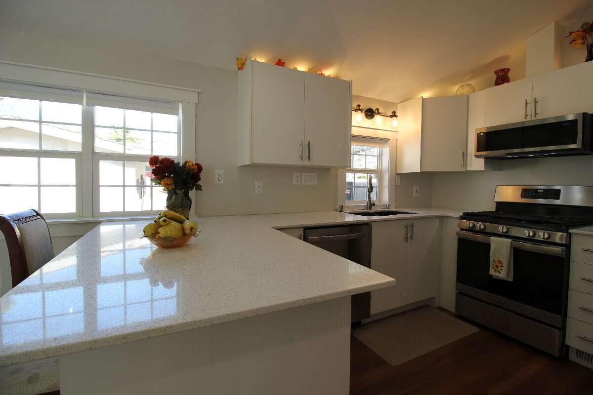 Bright Open 1 Bed Park Model - Sunkatchers RV Park
