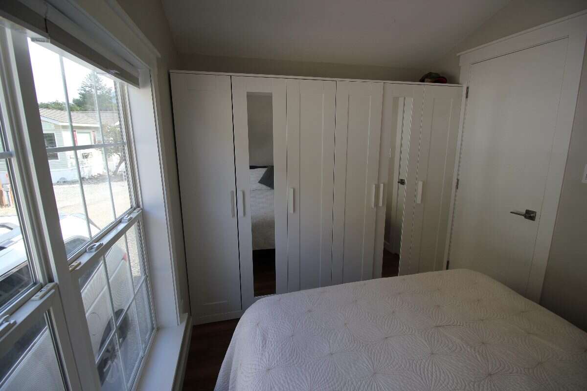 Bright Open 1 Bed Park Model - Sunkatchers RV Park