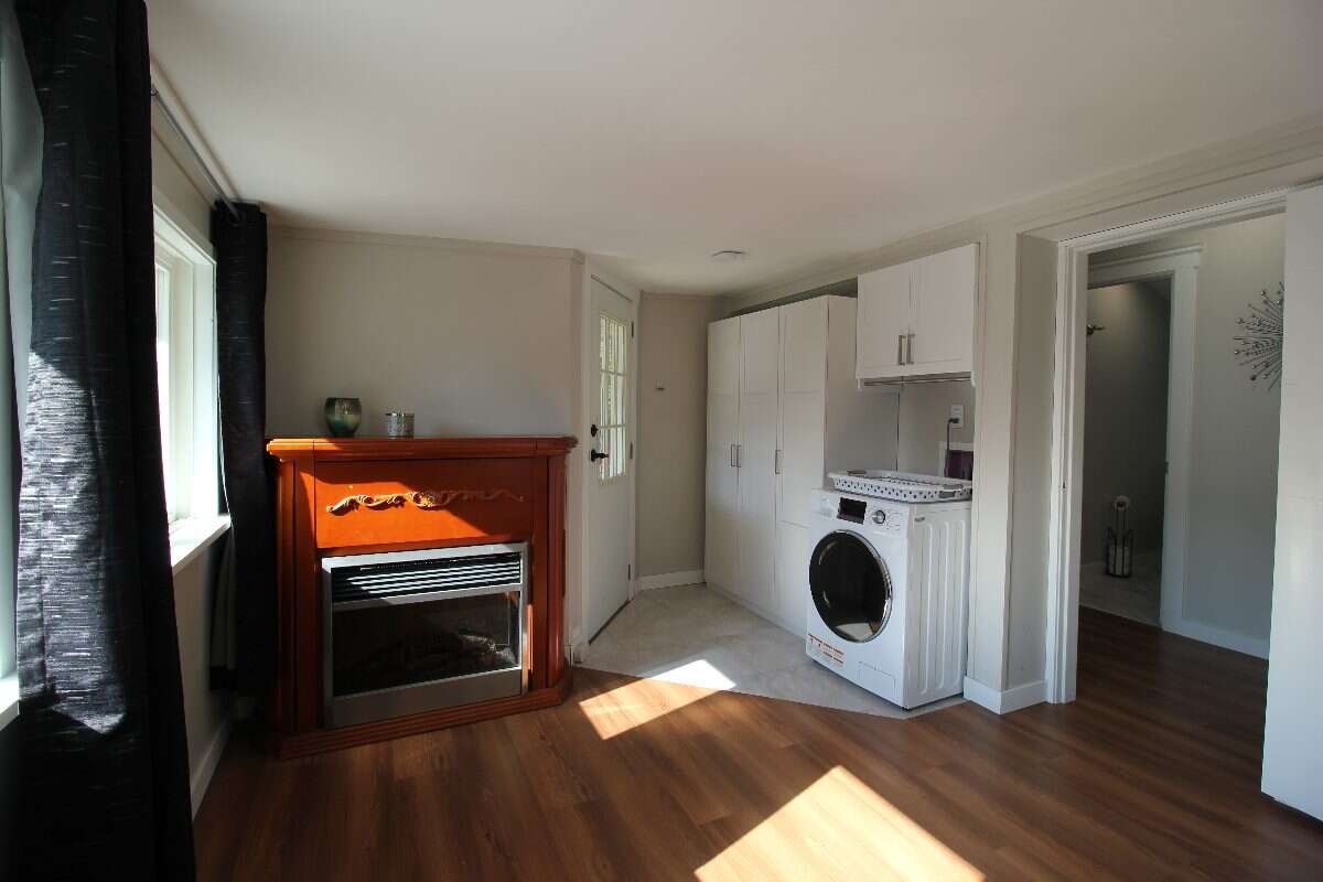 Bright Open 1 Bed Park Model - Sunkatchers RV Park