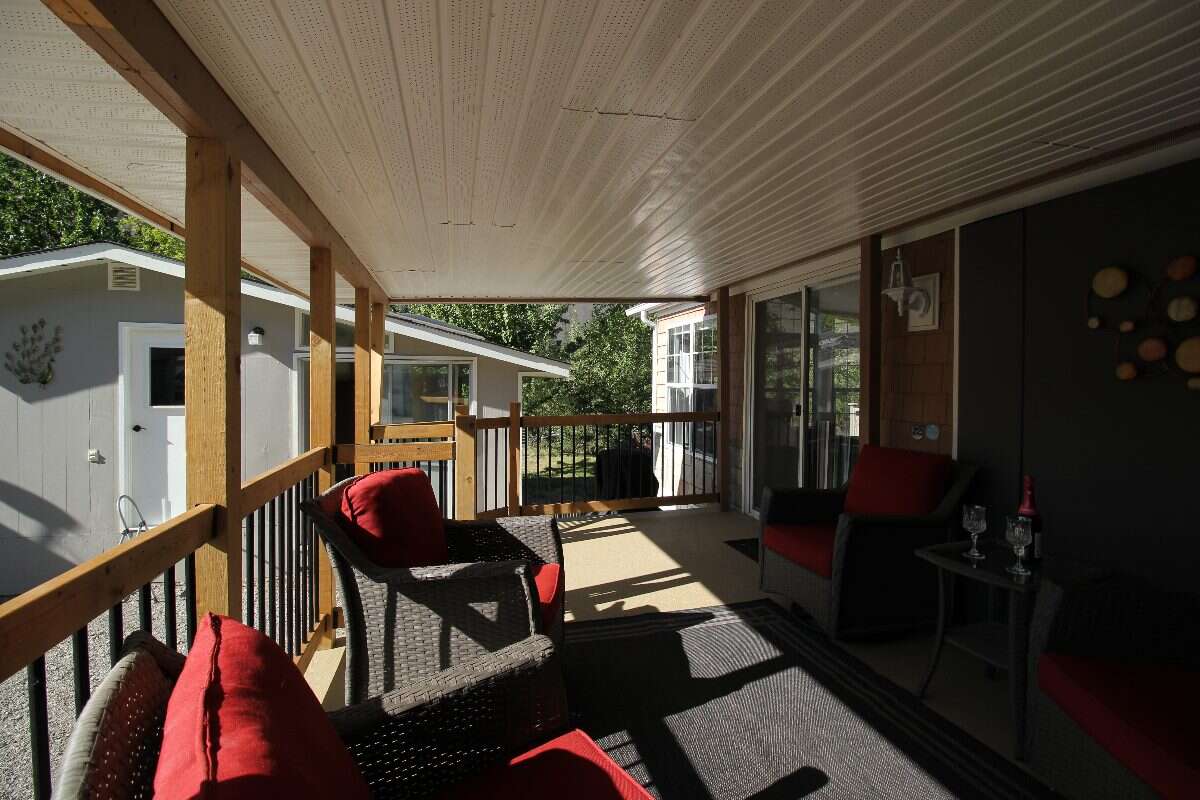 Bright Open 1 Bed Park Model - Sunkatchers RV Park