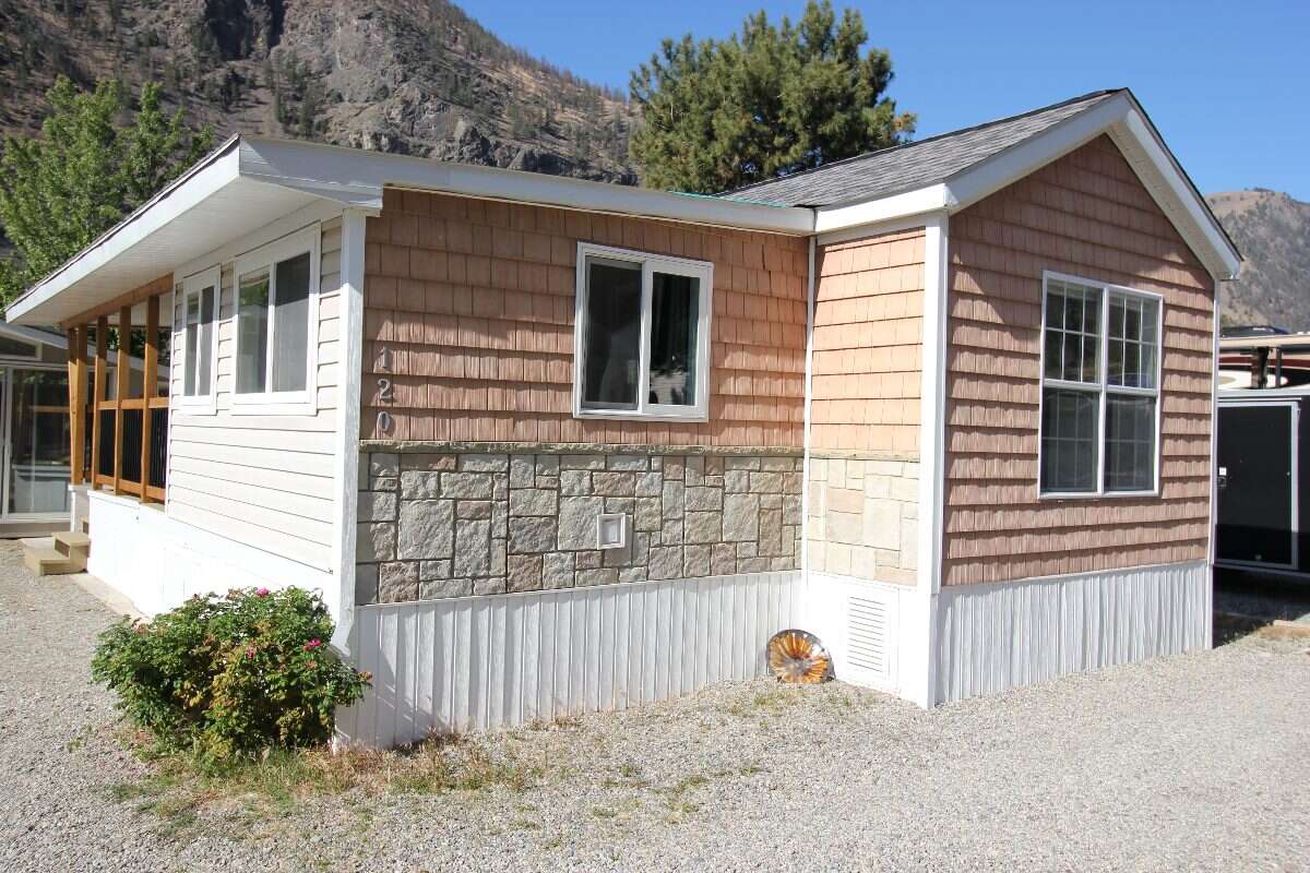 Bright Open 1 Bed Park Model - Sunkatchers RV Park