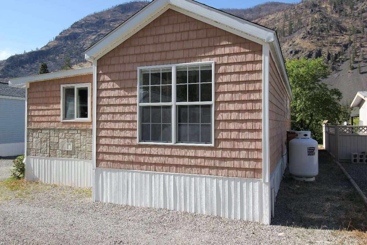 Bright Open 1 Bed Park Model - Sunkatchers RV Park