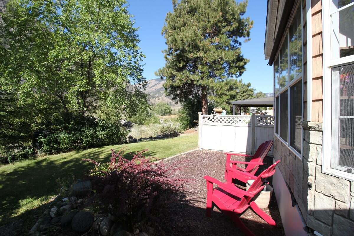 Bright Open 1 Bed Park Model - Sunkatchers RV Park