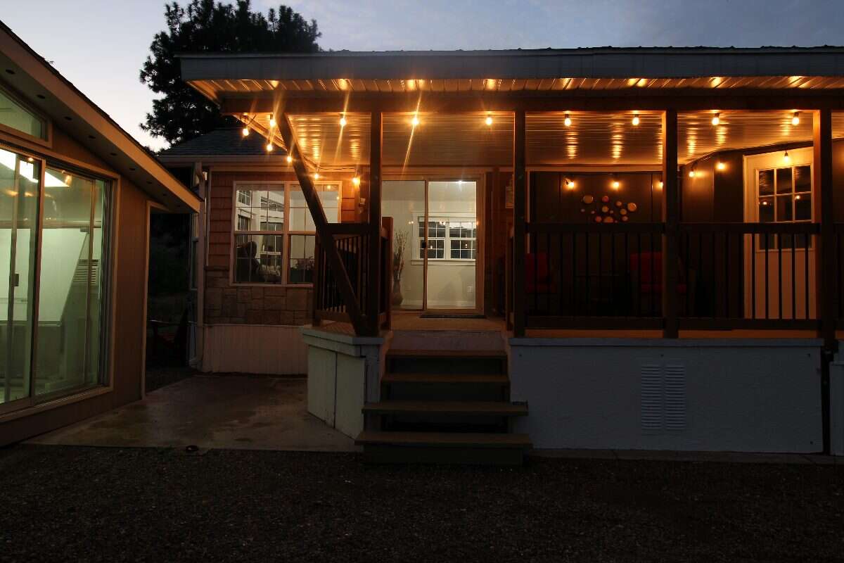 Bright Open 1 Bed Park Model - Sunkatchers RV Park
