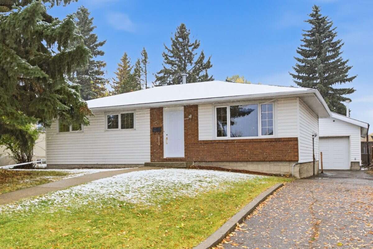 Well-established family home! 