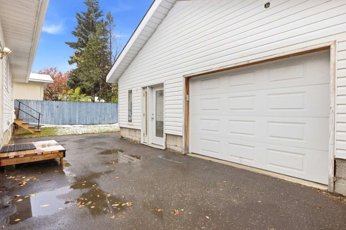 Well-established family home! 