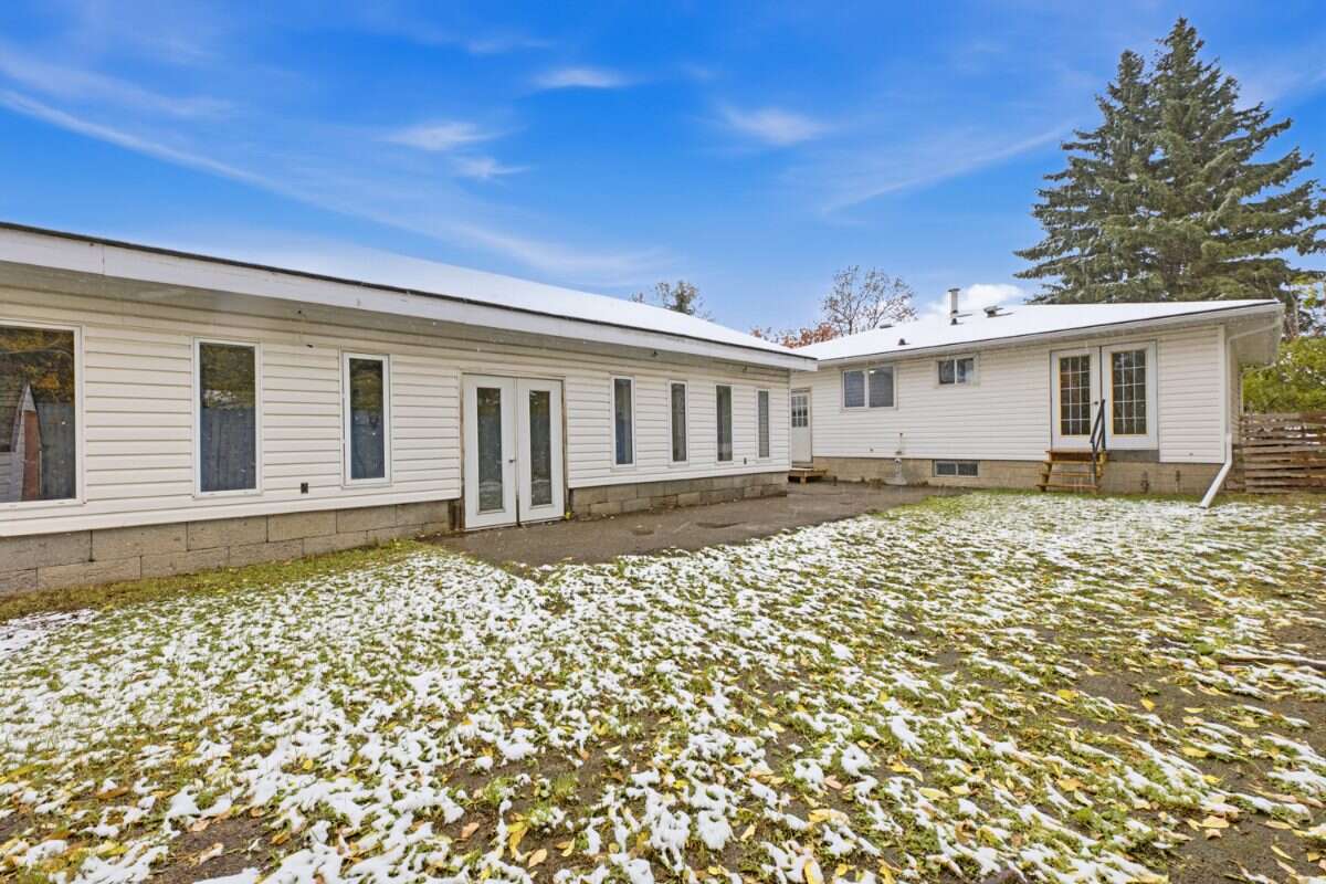 Well-established family home! 