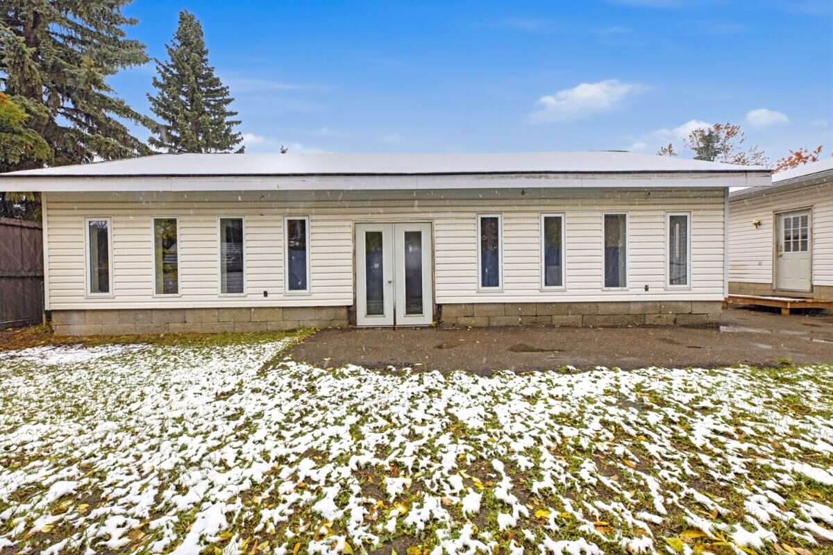 Well-established family home! 