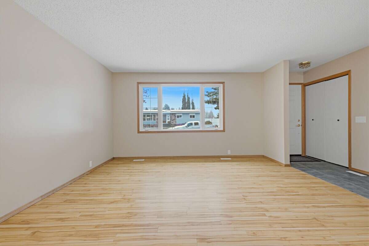 Well-established family home! 