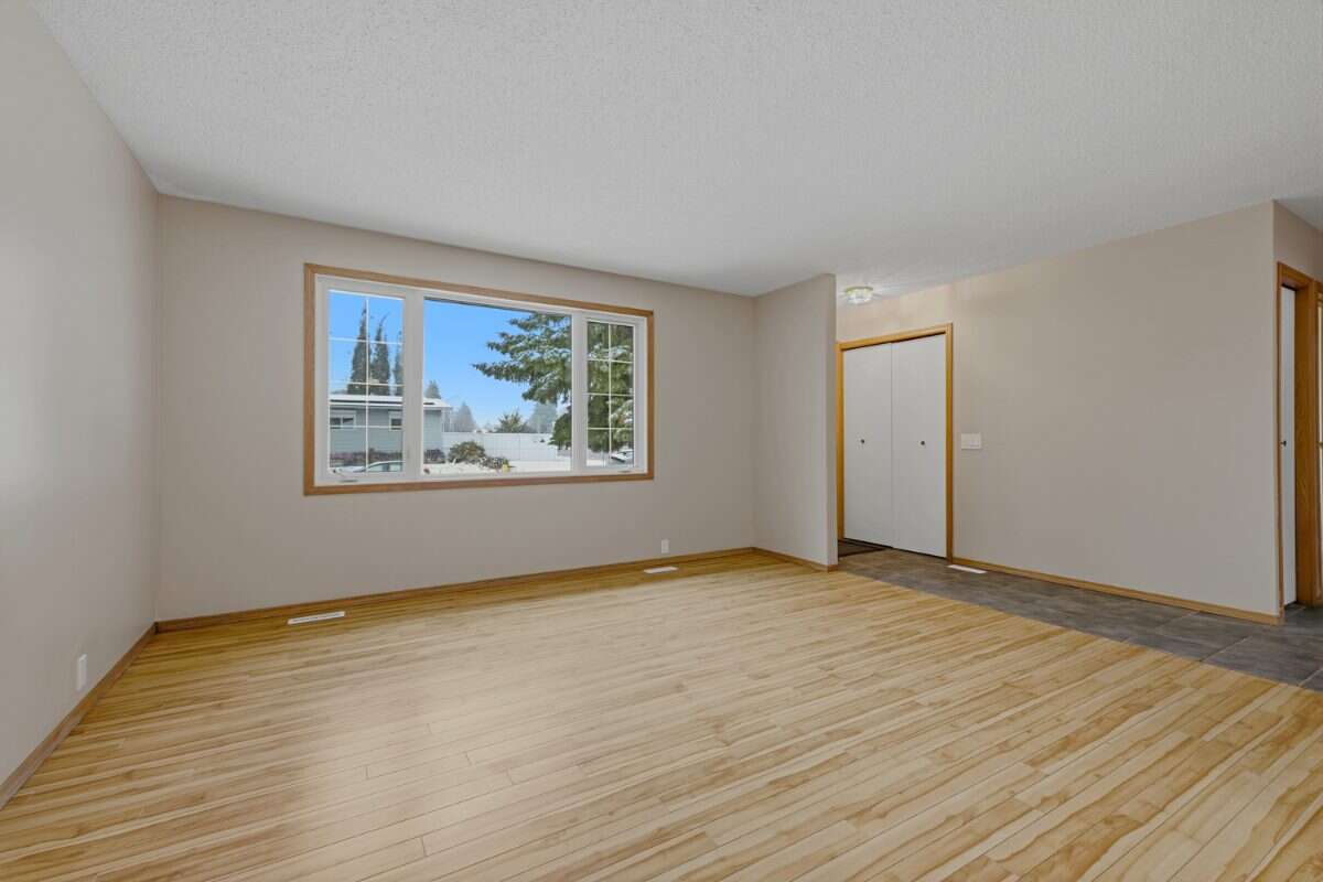 Well-established family home! 