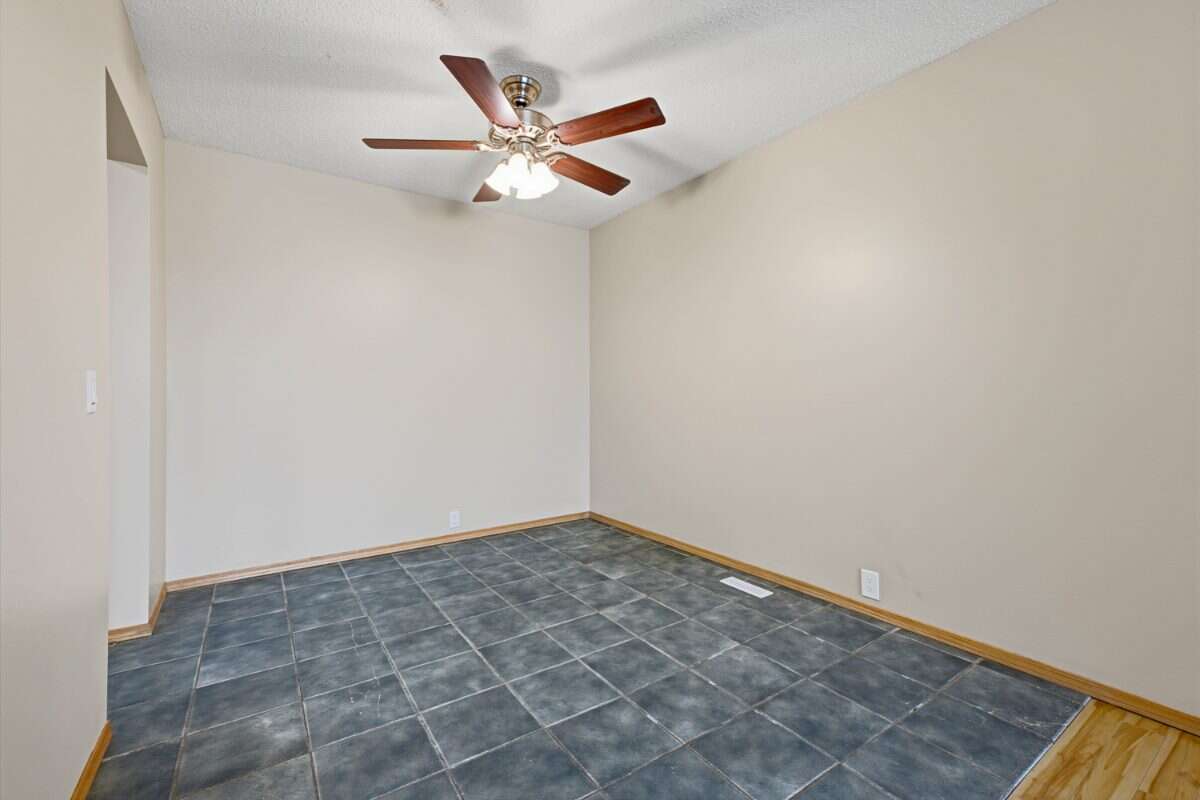 Well-established family home! 