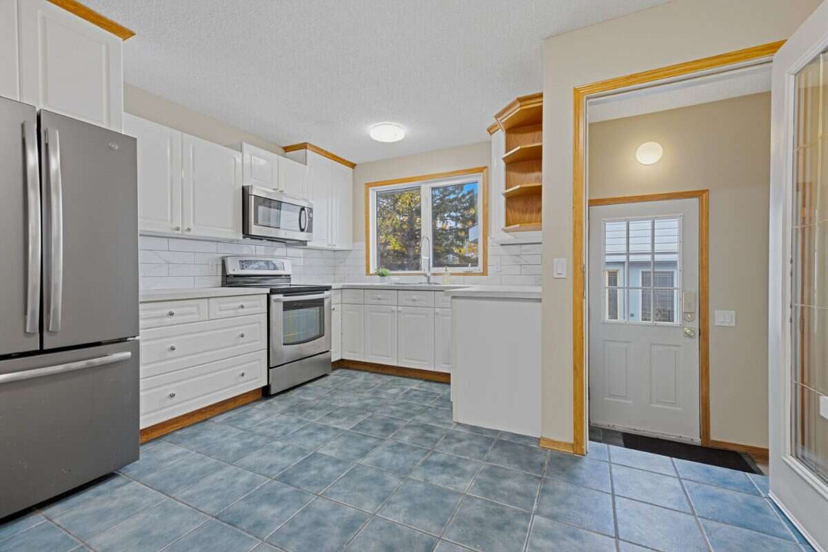 Well-established family home! 