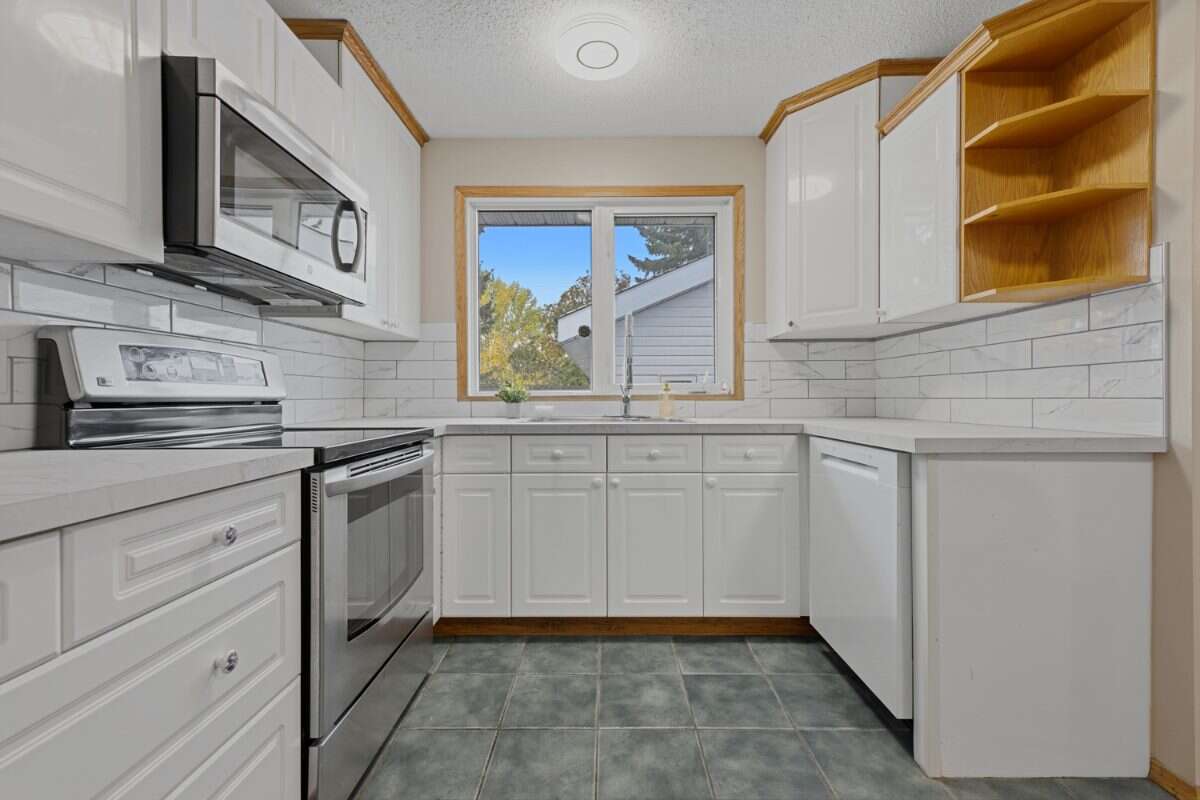 Well-established family home! 