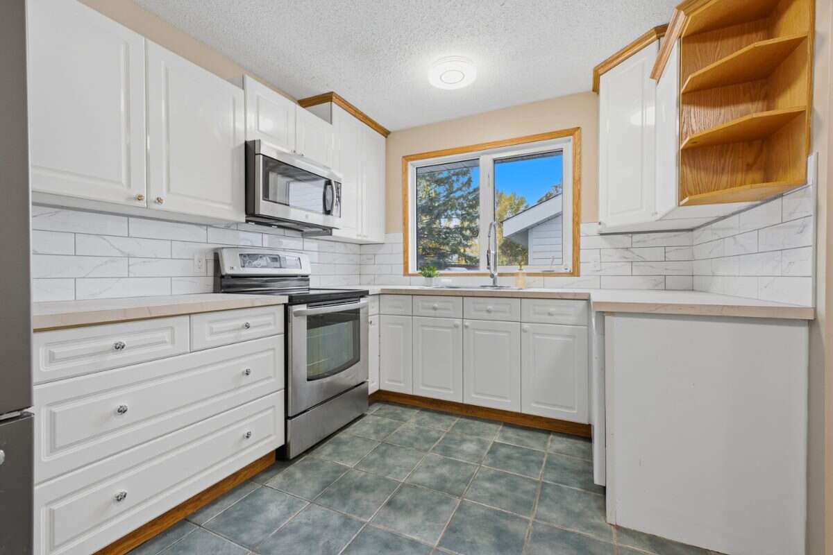 Well-established family home! 