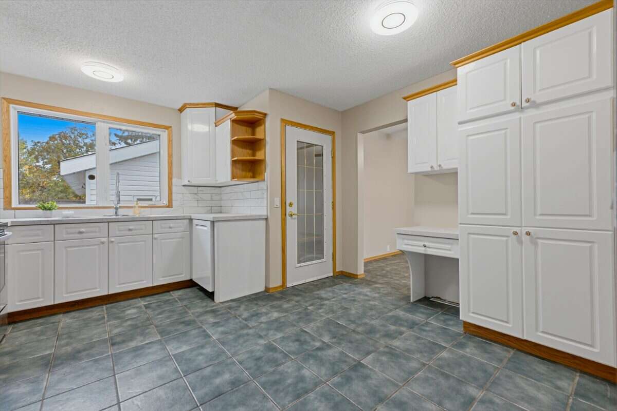 Well-established family home! 