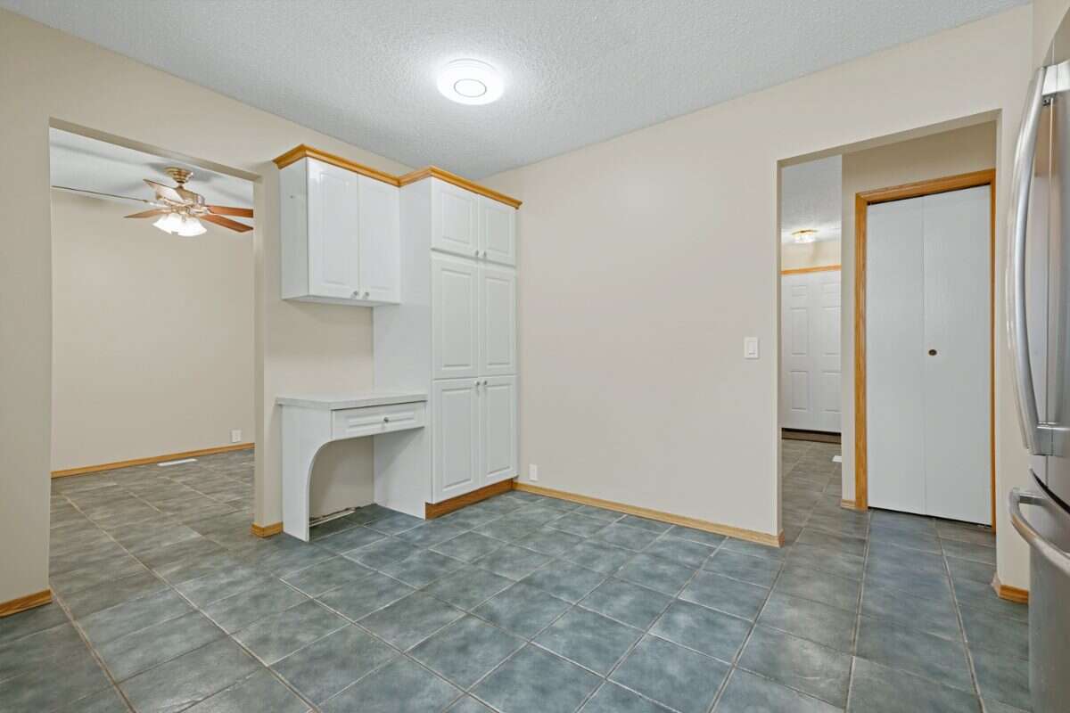 Well-established family home! 