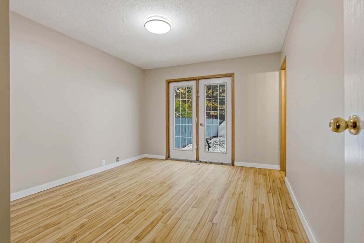 Well-established family home! 