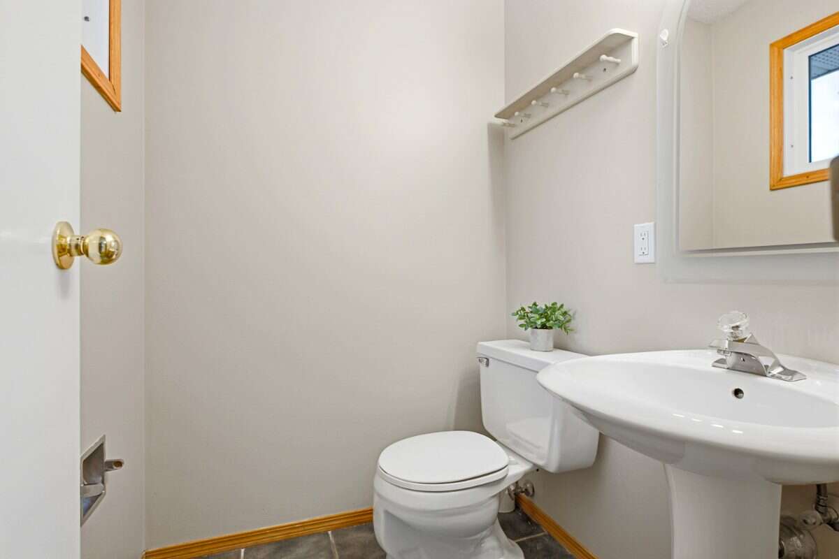 Well-established family home! 