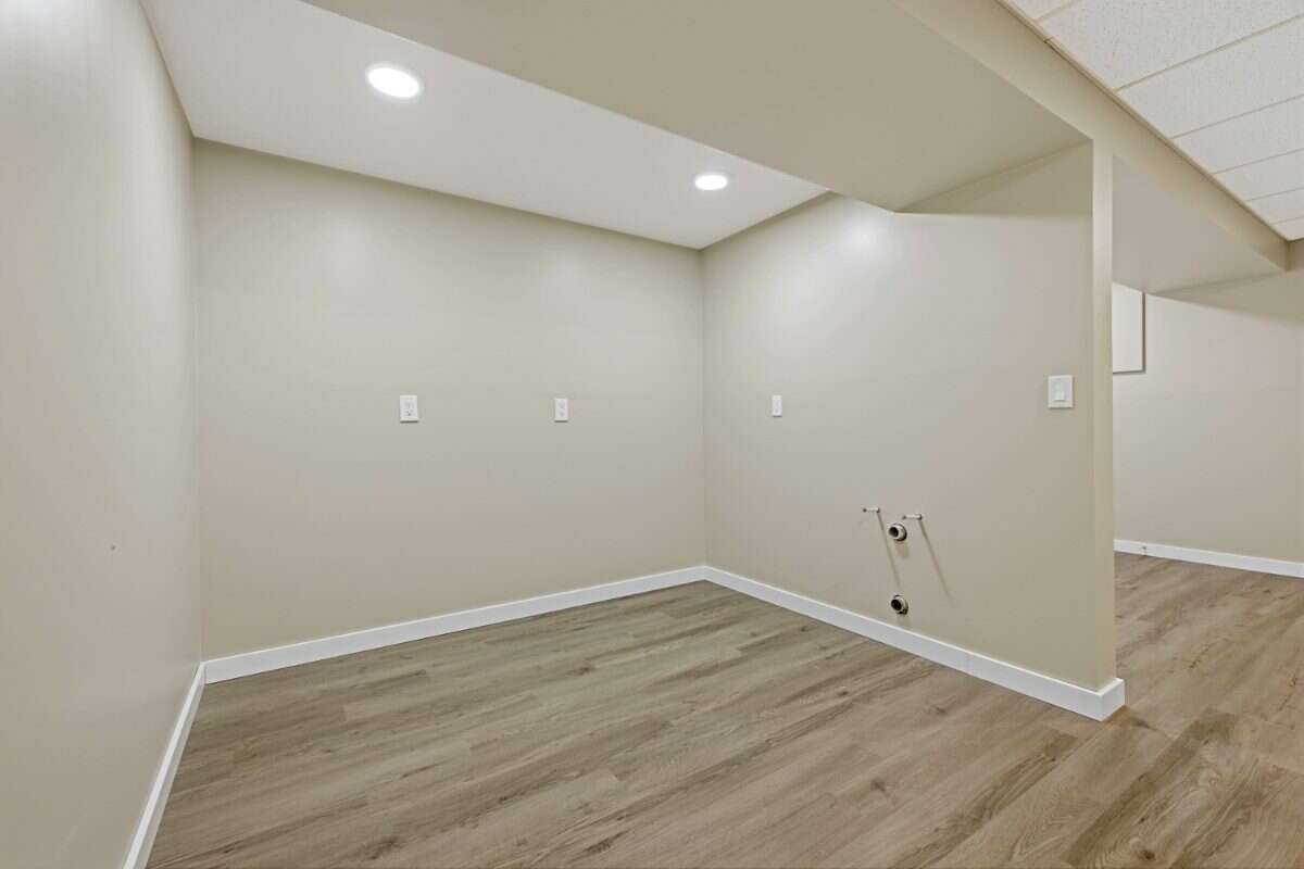Well-established family home! 