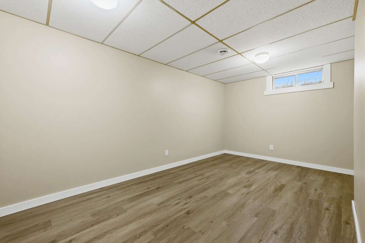 Well-established family home! 